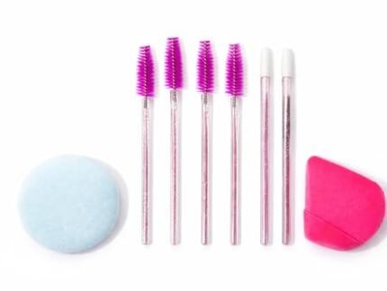 Makeup Sponge & Eyelash Brush Set – Soft Beauty Blender Puff with Disposable Mascara Wands & Lip Applicator, Cosmetic Makeup Tool Kit for Foundation, Powder & Eye Makeup (Dark Pink)